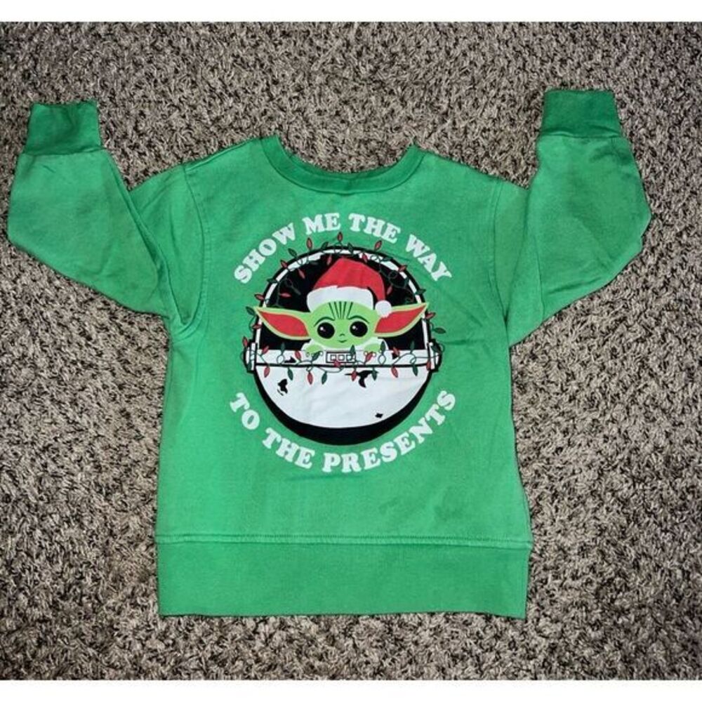 Star Wars Boys Green "Show me‎ the way to the presents" Christmas sweatshirt xs